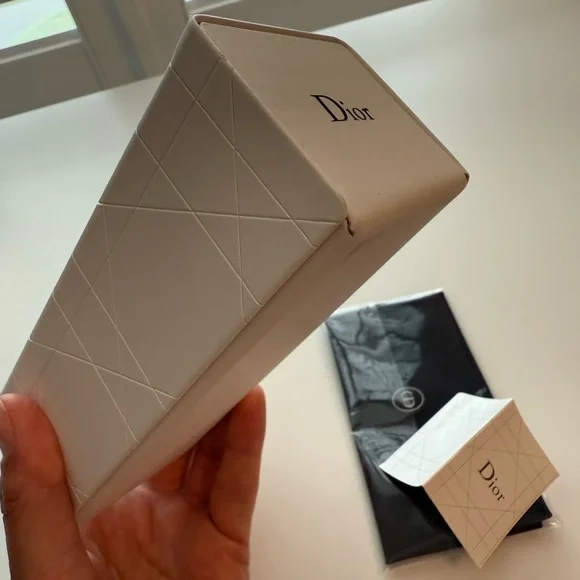 Dior White Quilted Leather Magnetic Sunglasses Box - Picture 5 of 6